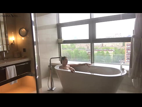 ❤️ عزیزم فوق العاده با شور و شوق بیدمشک خود را در حمام تکان می دهد ☑ پورنو روسی در fa.liporno.ru ❤